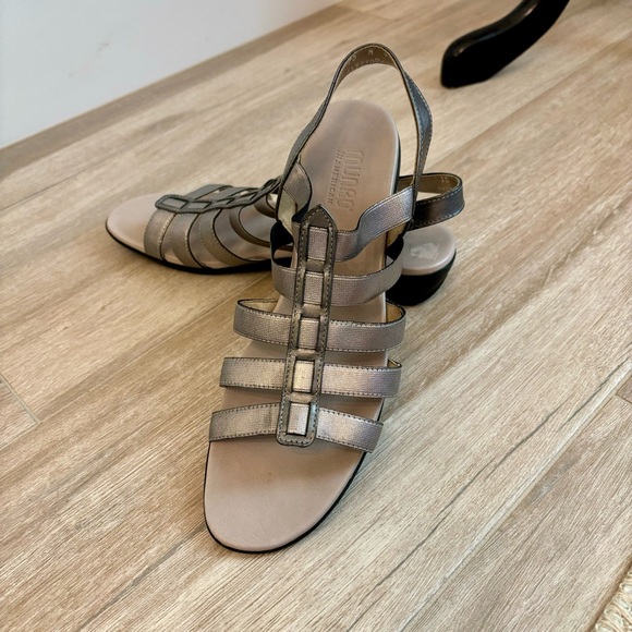 Munro Strappy Bronze Sandals Size 10 Narrow - Picture 3 of 6